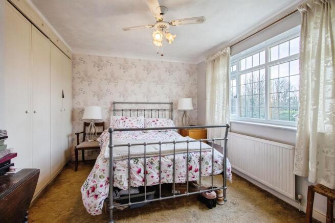 5 bed Detached for sale Image 12