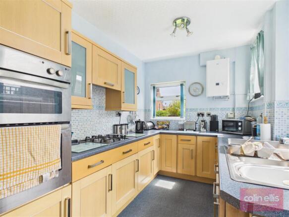 3 bed Semi-Detached for sale Image 6