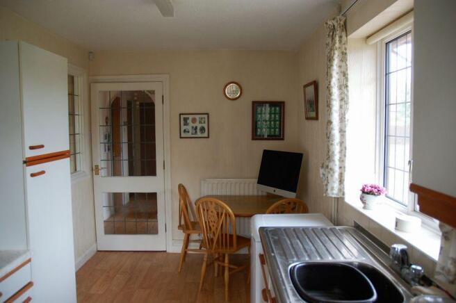 KITCHEN/DINING ROOM