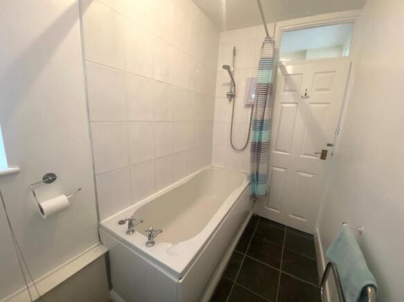 shenstone bathroom.jpg