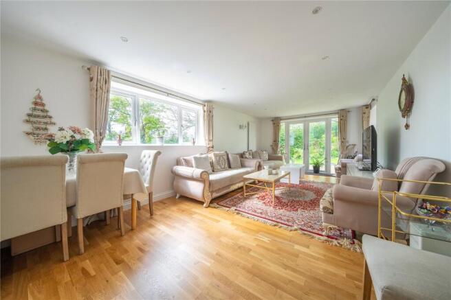 4 bed Detached for sale Image 7