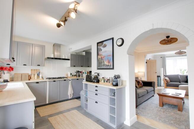 KITCHEN THROUGH TO LOUNGE