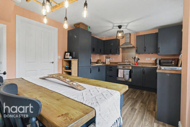 3 bed Semi-Detached for sale Image 9