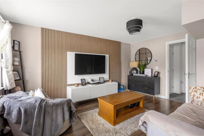3 bed Semi-Detached for sale Image 3