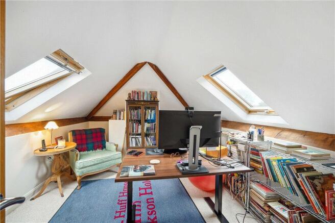 1st Floor Bed/Study
