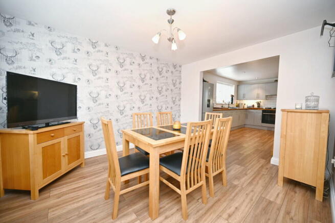 4 bed Detached for sale Image 6