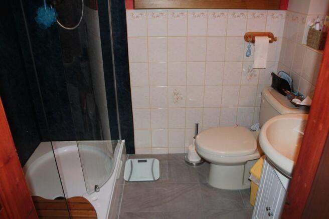 EN SUITE SHOWER ROOM