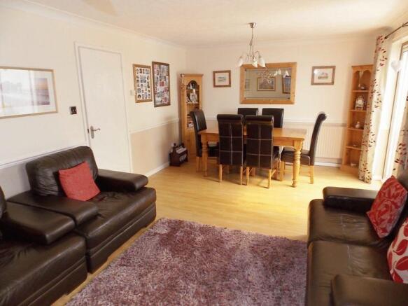 Lounge/Dining ...