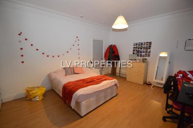6 bed Terraced to rent Image 6
