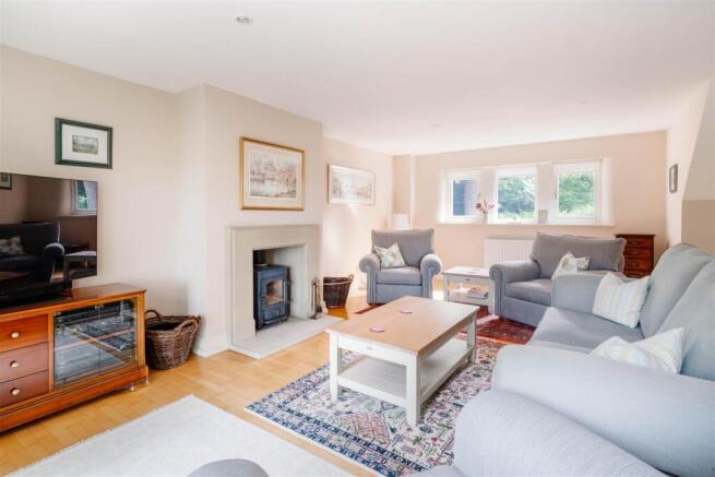 Living Room-2.jpg