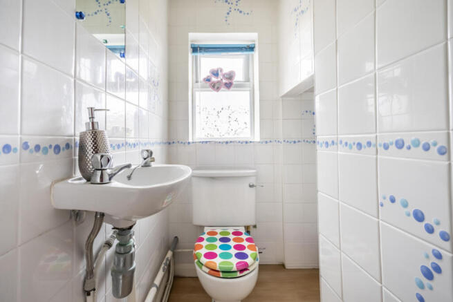 4 bed Semi-Detached for sale Image 8