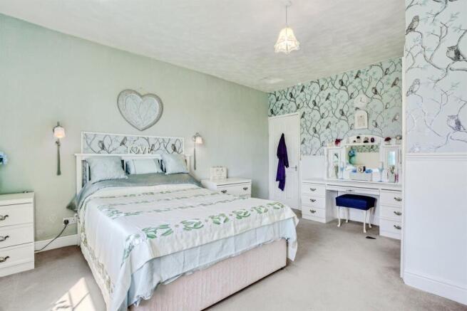 3 bed Detached for sale Image 8