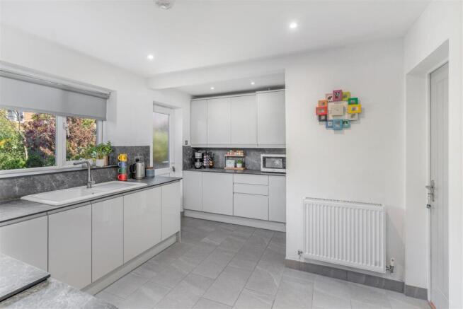 36 Winchester Close, Banbury-8.jpg