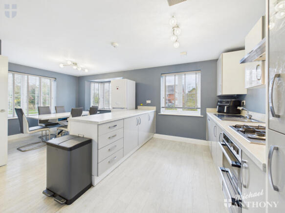 CAM03852G0-PR0472-STILL007