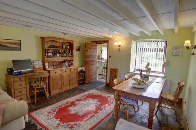 5 bed Semi-Detached for sale Image 6