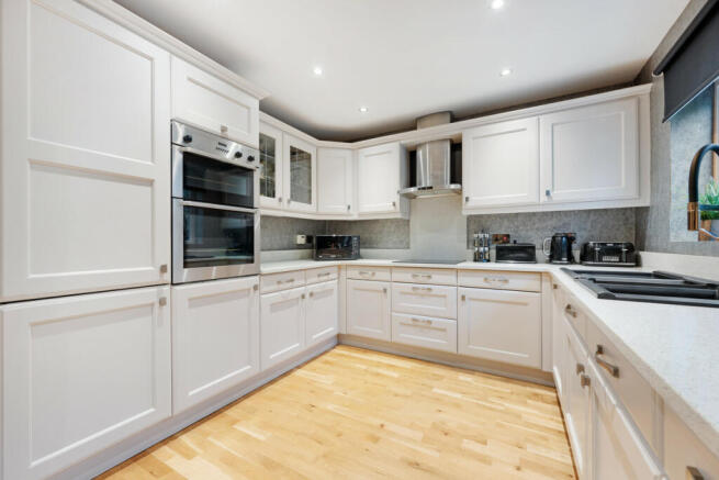 4 bed Semi-Detached for sale Image 7