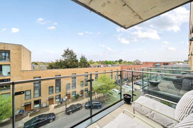 1440762-8-69d9223...