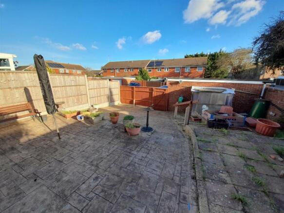 Rear garden 2.jpg