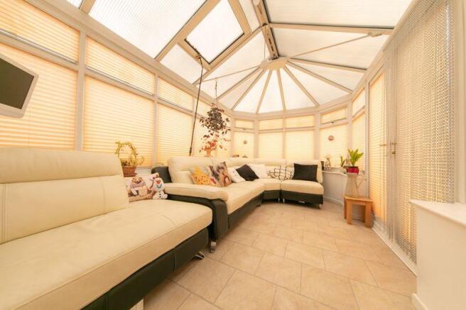 Conservatory w...