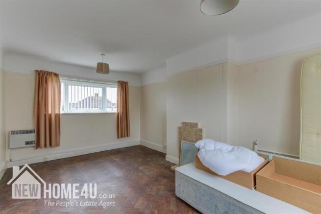 MASTER BEDROOM: