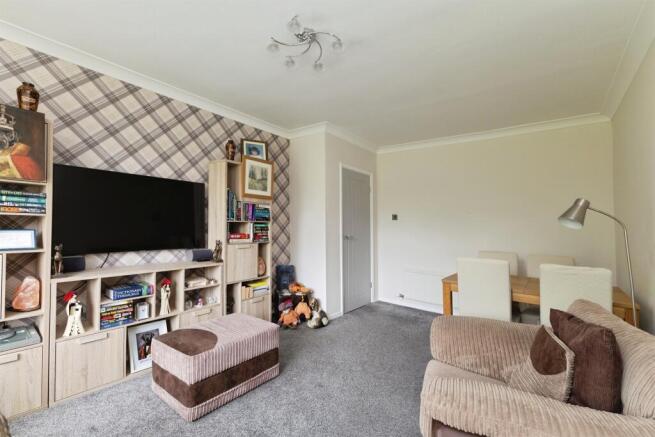 3 bed Flat for sale Image 5