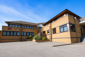 10, Hurricane Way, Reading RG5 4UX