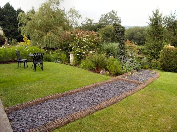 FRONT GARDEN