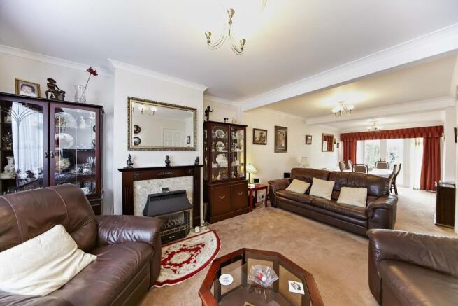 Lounge/ Dining Room