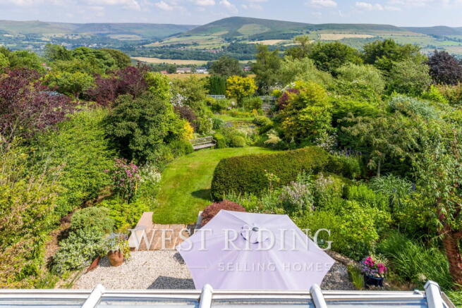 Beechfield, Grasscroft, Saddleworth photo 4