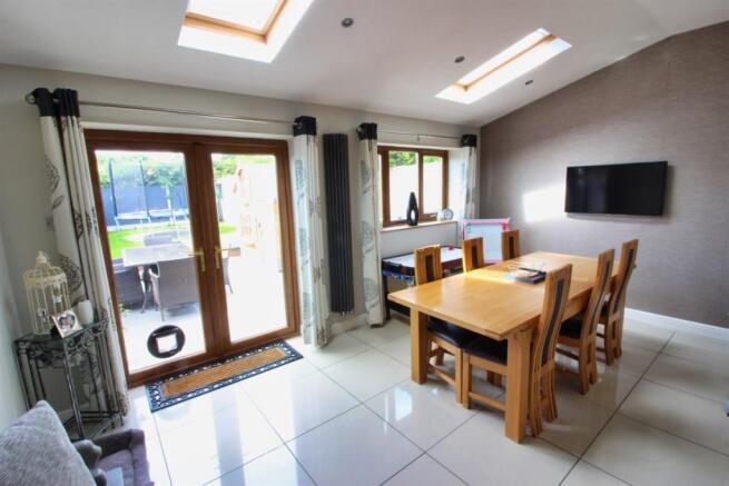 KITCHEN DINING ROOM