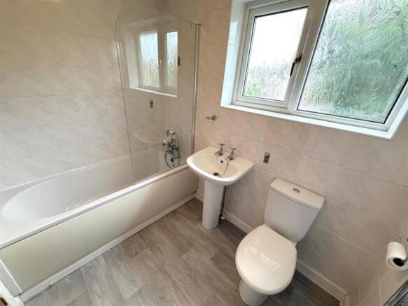 4 bed Detached to rent Image 12