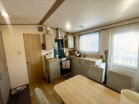Three bed ABI Windermere, Caldecott Hall Country Park, Beccles Road, Fritton, Norfolk, NR31 9EY photo 4