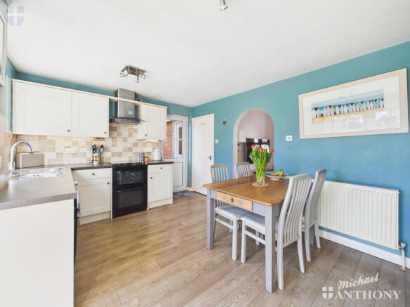 CAM03852G0-PR0617-STILL010