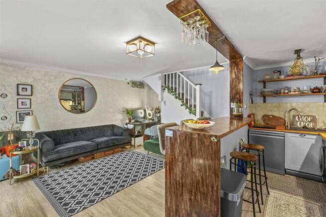 20 Davies Court, Carrington Rd, HP12 3JF-6.jpg