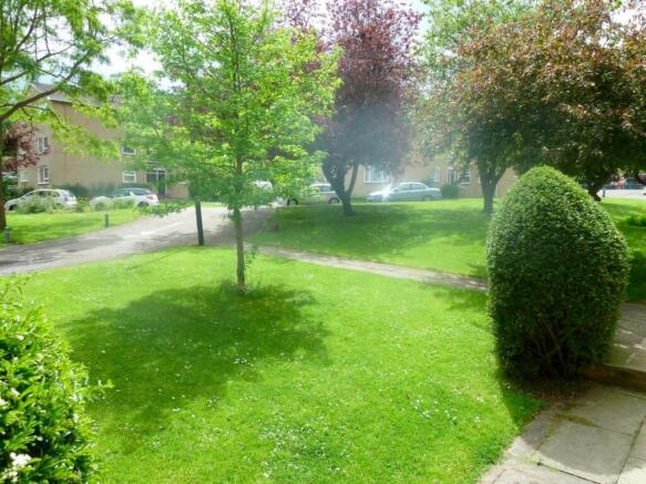 2 bed Apartment to rent Image 9