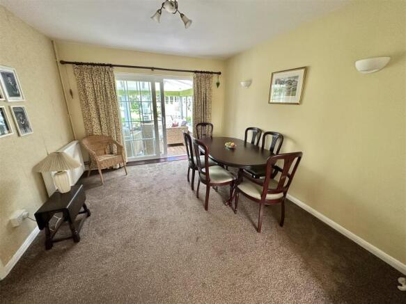4 bed Detached for sale Image 11