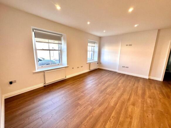 1 bed Flat to rent Image 4