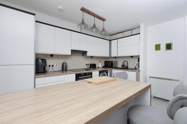 2 bed Apartment for sale Image 10
