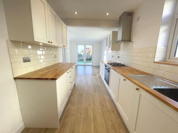 KITCHEN  / DINING ROOM