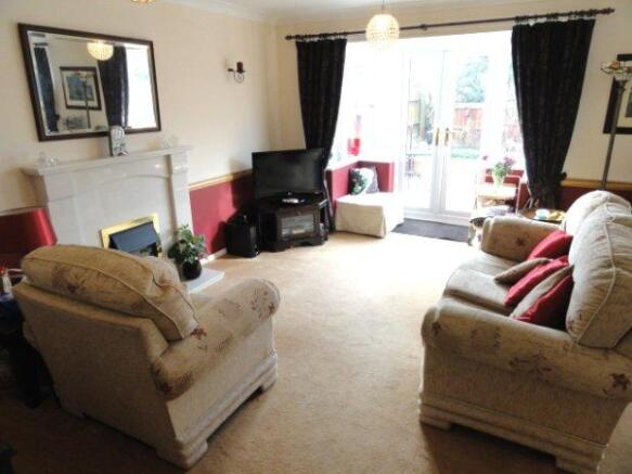 LOUNGE/DINING ROOM