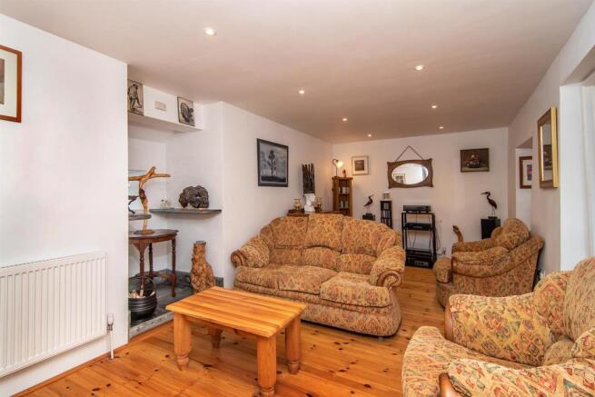 Living room 4.jpg