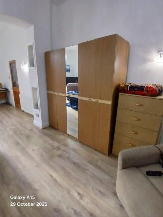 2 bed Flat to rent Image 5
