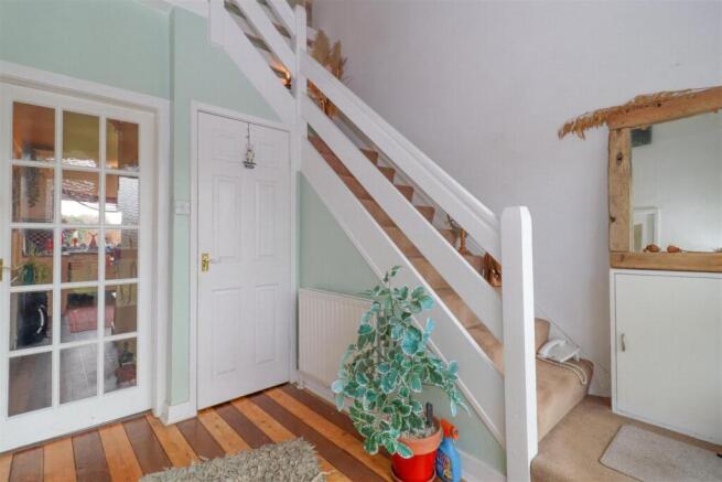 4 bed Semi-Detached for sale Image 4