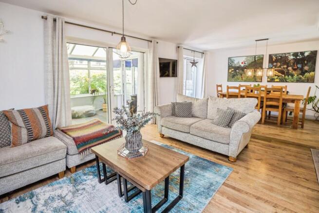 Lounge/Dining Room