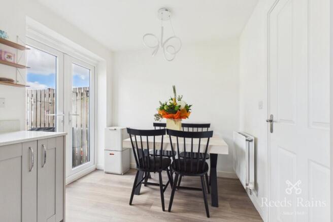 3 bed Semi-Detached for sale Image 3