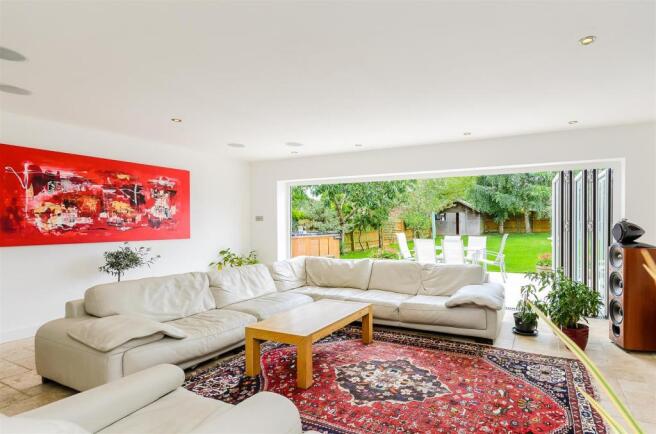 8306966-interior28.jpg
