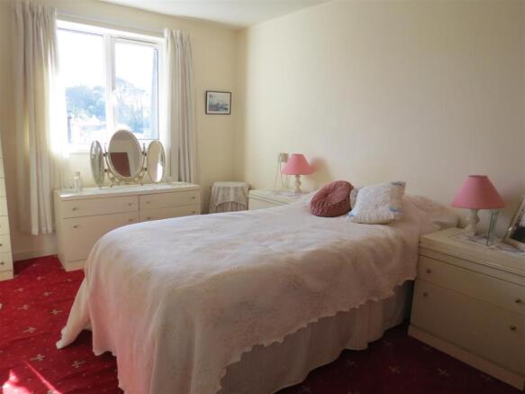 Double Bedroom: