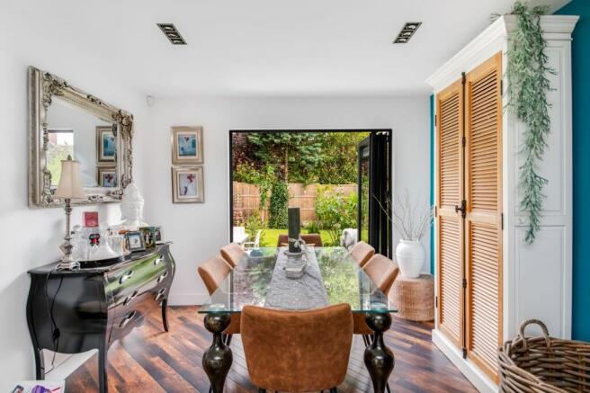 5 bed Detached for sale Image 7
