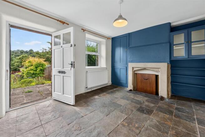 Sitting Room to garden.jpg