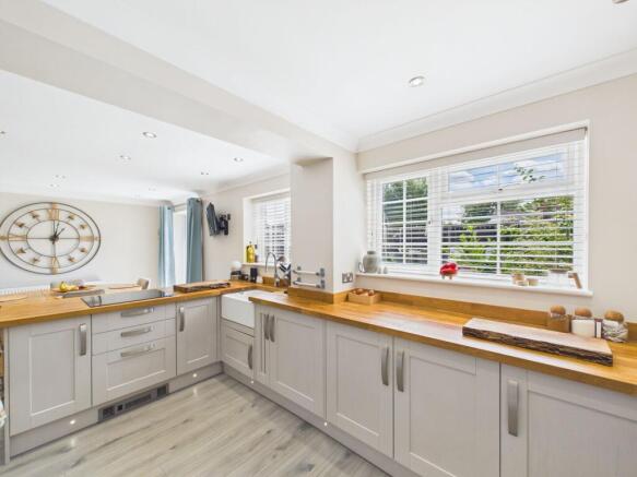 4 bed Detached for sale Image 6